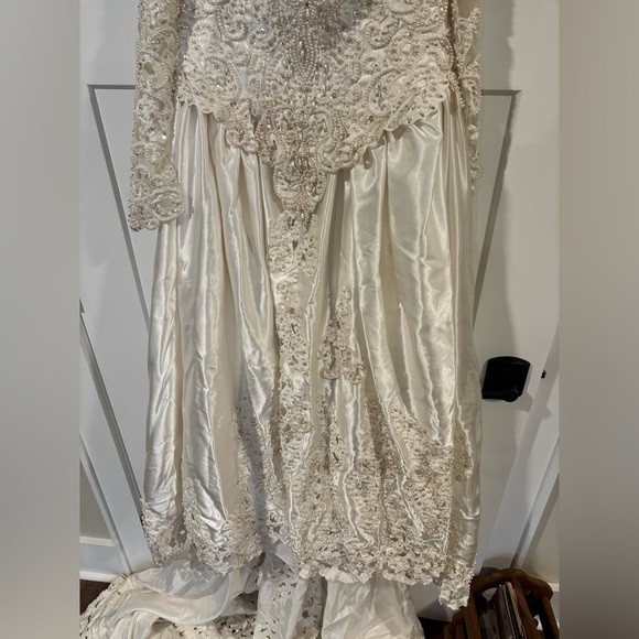 Vintage 80s HelenFreeds Ivory Heavily Beaded Long Sleeve Cathedrel Wedding Gown - Picture 3 of 10